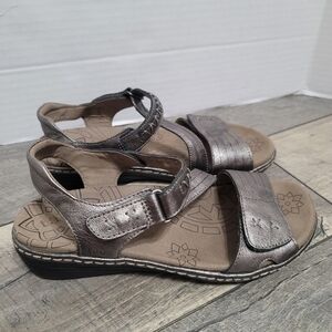 Taos Women's Zenith Metallic Pewter Leather Sandals Adjustable Closures Sz7 EUC